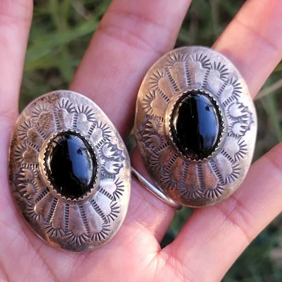 .Absolutely stunning vintage Native American handmade onyx stampwork large state